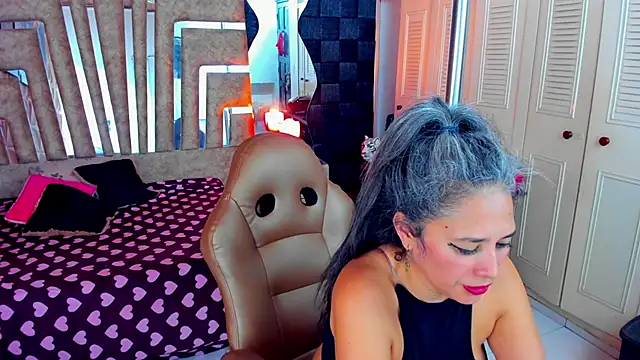 Snapshot of cute_sassy chatting on April 28, 8:03 pm cute sassy online show from April 28, 8:03 pm