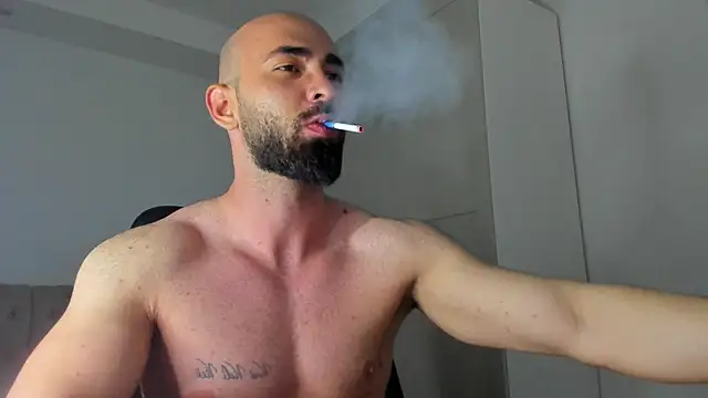 Snapshot of MichaelMasterss chatting on April 27, 9:02 pm MichaelMasterss online show from April 27, 9:02 pm