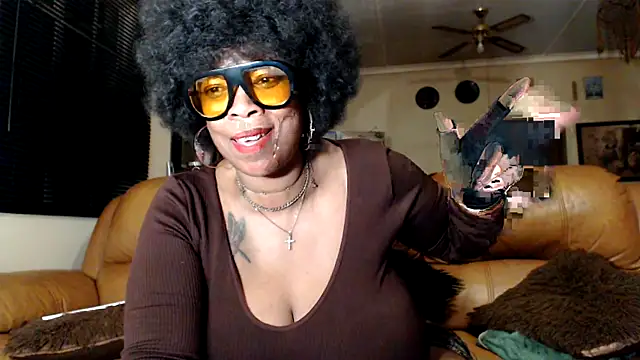 Snapshot of Gucci_Bx chatting on April 30, 8:57 pm Gucci Bx online show from April 30, 8:57 pm