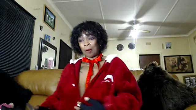 Snapshot of Gucci_Bx chatting on June 3, 3:20 am Gucci Bx online show from June 3, 3:20 am