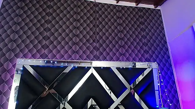 victoriaa lee  online show from February 3, 8:36 pm