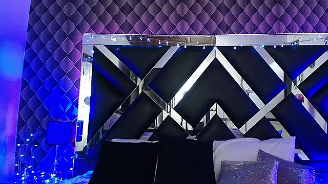 victoriaa lee  online show from March 22, 6:44 pm