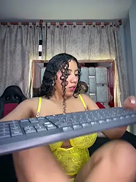 Snapshot of serena_willow chatting on May 6, 11:15 am serena willow online show from May 6, 11:15 am