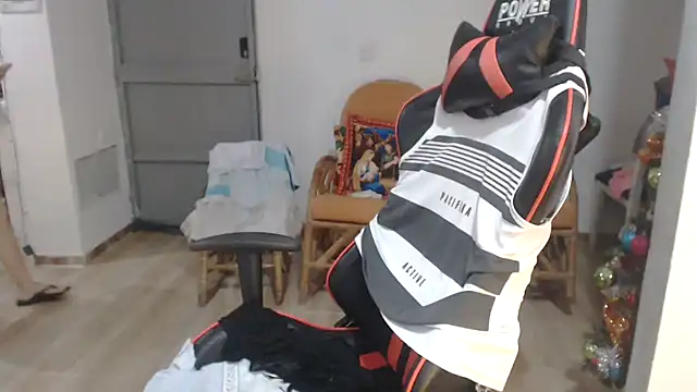 Snapshot of Valentina_lara01 chatting on December 11, 5:53 am Valentina lara01 online show from December 11, 5:53 am