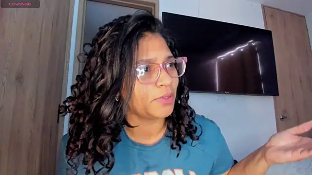 Snapshot of iriss_25 chatting on June 10, 3:33 pm iriss 25 online show from June 10, 3:33 pm