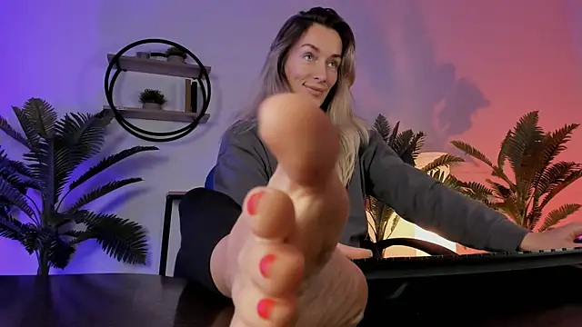 Snapshot of RebeccaMartinez chatting on January 4, 1:31 pm RebeccaMartinez online show from January 4, 1:31 pm