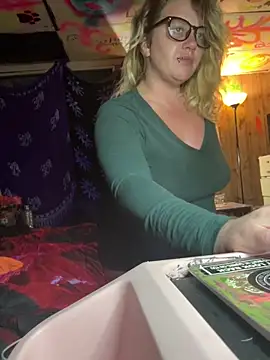 Snapshot of TrashleyRosebud chatting on November 25, 8:58 am TrashleyRosebud online show from November 25, 8:58 am