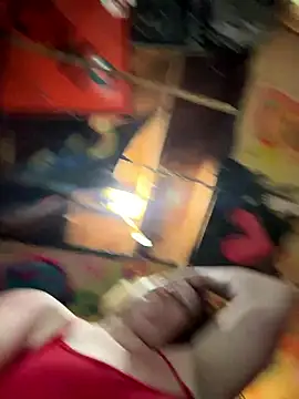 Snapshot of TrashleyRosebud chatting on January 12, 3:50 pm TrashleyRosebud online show from January 12, 3:50 pm