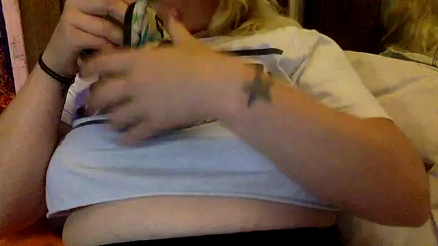 TrashleyRosebud online show from July 1, 3:56 pm