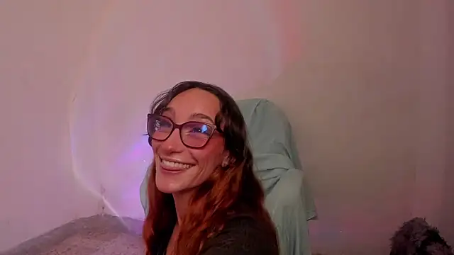 Snapshot of _lh_ chatting on December 19, 3:30 pm lh online show from December 19, 3:30 pm