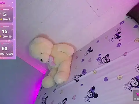 Snapshot of katie_white chatting on October 6, 12:57 pm katie white online show from October 6, 12:57 pm