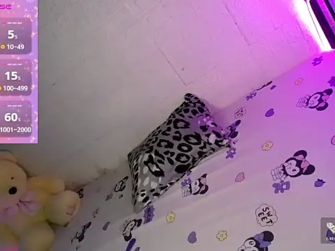 Snapshot of katie_white chatting on October 19, 8:26 am katie white online show from October 19, 8:26 am