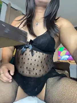 Snapshot of mommycum69_ chatting on May 3, 4:29 am mommycum69 online show from May 3, 4:29 am