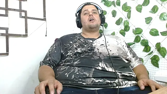 Snapshot of altairstudiosvip_ chatting on September 14, 12:32 am altairstudiosvip  online show from September 14, 12:32 am