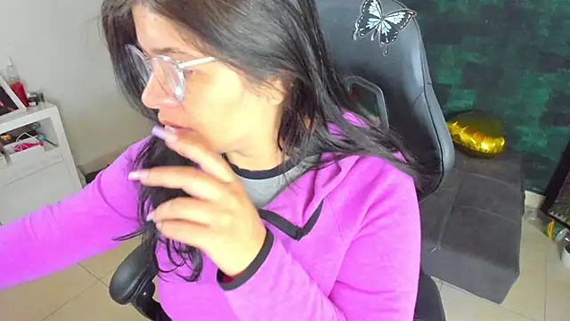 Snapshot of BellaFlaming chatting on January 22, 10:50 am BellaFlaming online show from January 22, 10:50 am