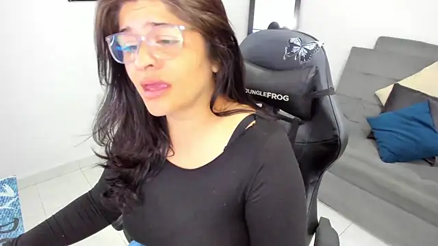 Snapshot of BellaFlaming chatting on February 12, 10:46 am BellaFlaming online show from February 12, 10:46 am