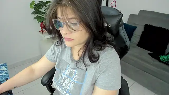 Snapshot of BellaFlaming chatting on March 17, 10:17 am BellaFlaming online show from March 17, 10:17 am