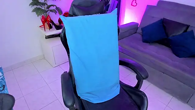 Snapshot of BellaFlaming chatting on March 21, 1:45 pm BellaFlaming online show from March 21, 1:45 pm