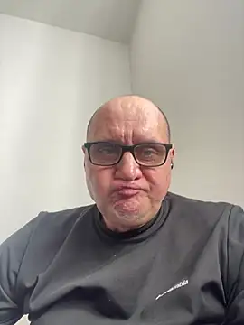 Snapshot of vanjbi45 chatting on February 16, 10:54 am vanjbi45 online show from February 16, 10:54 am