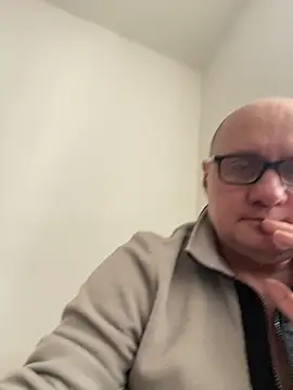 Snapshot of vanjbi45 chatting on February 21, 8:51 am vanjbi45 online show from February 21, 8:51 am