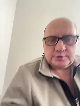 Snapshot of vanjbi45 chatting on February 22, 1:02 pm vanjbi45 online show from February 22, 1:02 pm