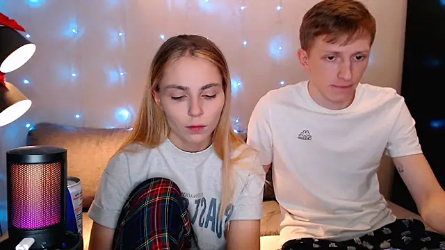 juliaanddima online show from October 12, 9:58 pm