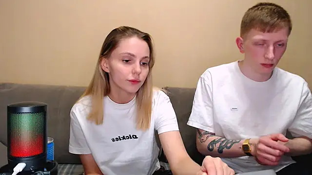 juliaanddima online show from March 14, 10:15 pm