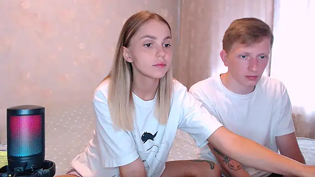 juliaanddima online show from July 23, 7:39 am