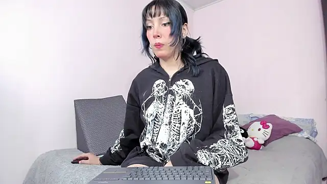 Snapshot of Room312_ chatting on May 30, 5:54 pm Room312 online show from May 30, 5:54 pm