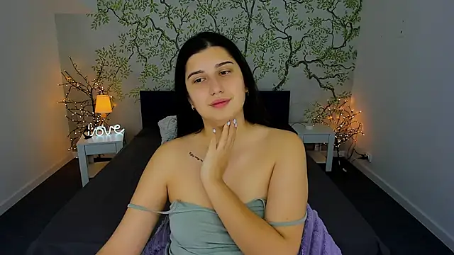 Snapshot of Linda_EX chatting on December 4, 6:11 am Linda EX online show from December 4, 6:11 am