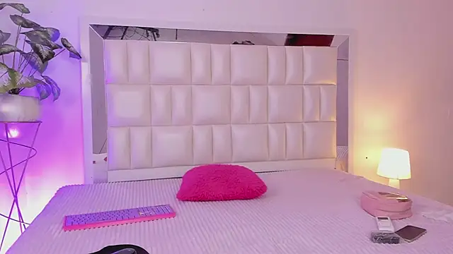 Anais aradia online show from December 31, 5:33 am