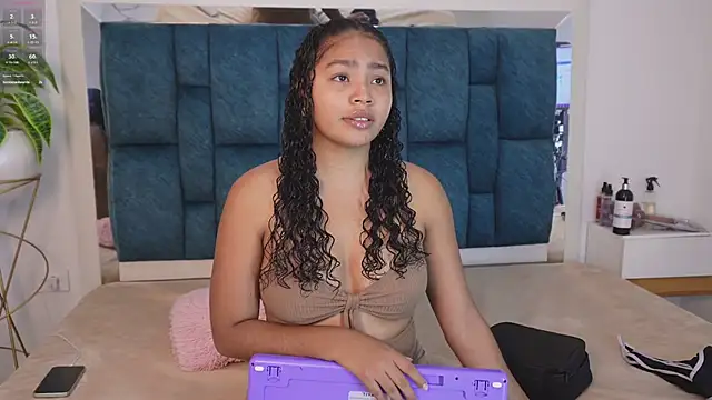 Anais aradia online show from March 24, 7:24 am