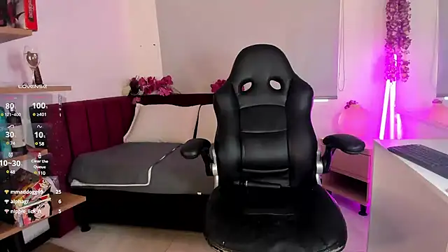 mia thompsonn  online show from January 24, 5:32 pm