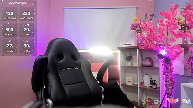 mia thompsonn  online show from October 6, 1:52 pm