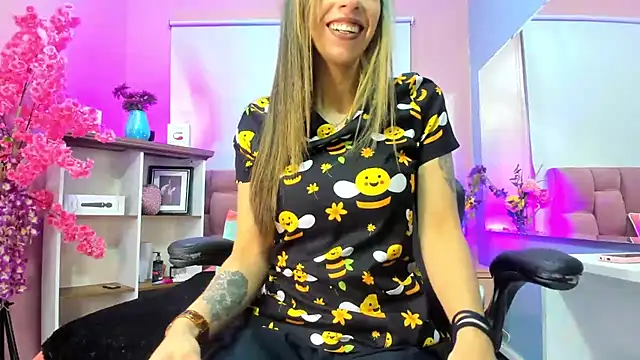 mia thompsonn  online show from November 4, 3:11 pm