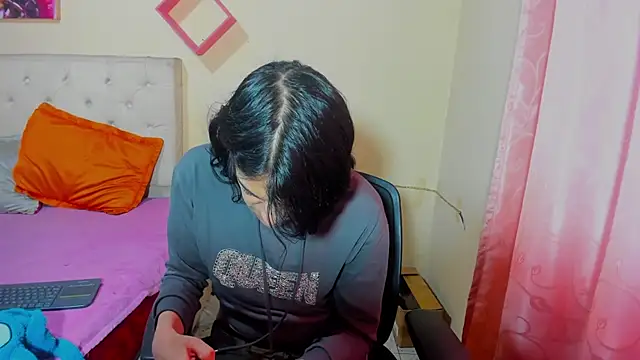 Snapshot of sweet1Girl chatting on December 22, 12:27 pm sweet1Girl online show from December 22, 12:27 pm