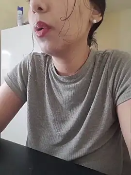 DianiQueenn online show from April 16, 1:34 pm