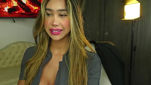 liah v online show from May 7, 3:01 am