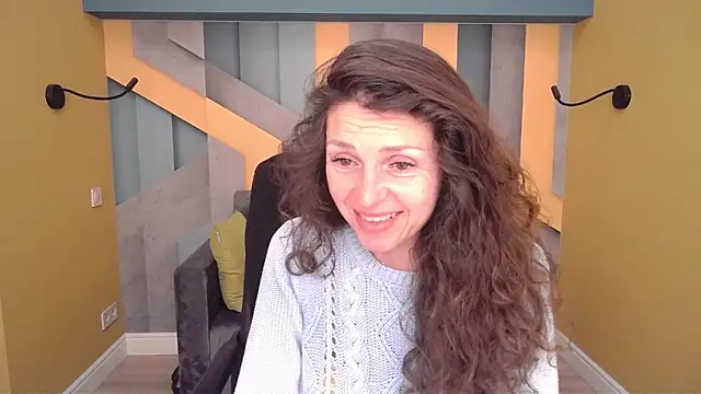 Snapshot of EllaLong chatting on April 28, 11:37 am EllaLong online show from April 28, 11:37 am
