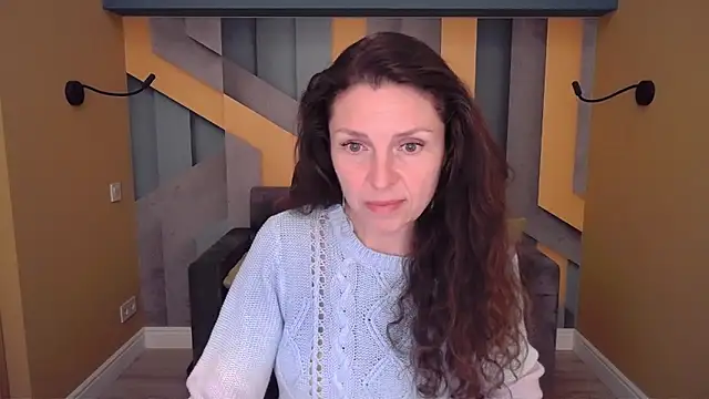 Snapshot of EllaLong chatting on April 29, 5:30 pm EllaLong online show from April 29, 5:30 pm