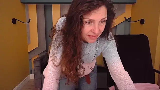 Snapshot of EllaLong chatting on May 2, 11:37 am EllaLong online show from May 2, 11:37 am