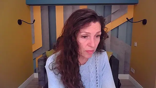 Snapshot of EllaLong chatting on May 5, 11:29 am EllaLong online show from May 5, 11:29 am
