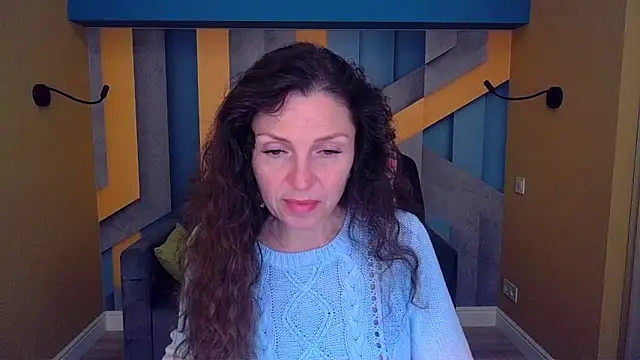 Snapshot of EllaLong chatting on May 13, 11:29 am EllaLong online show from May 13, 11:29 am