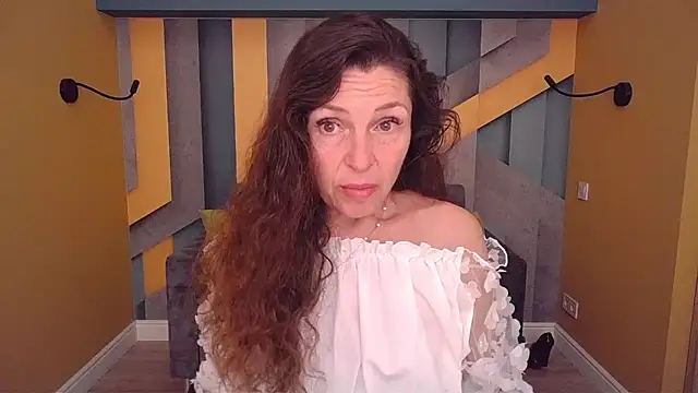 Snapshot of EllaLong chatting on May 22, 11:27 am EllaLong online show from May 22, 11:27 am