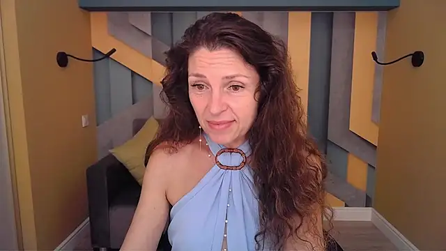 Snapshot of EllaLong chatting on July 3, 11:27 am EllaLong online show from July 3, 11:27 am