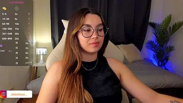 dakottaa  online show from September 18, 11:18 pm