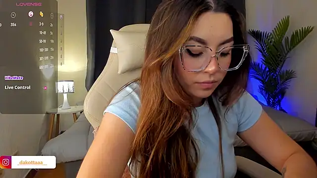 dakottaa  online show from October 20, 11:38 pm