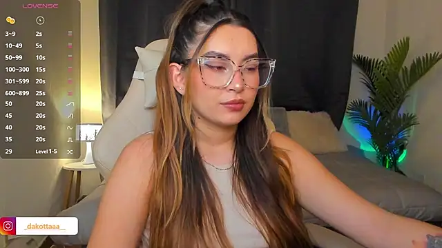 dakottaa  online show from March 7, 11:35 pm