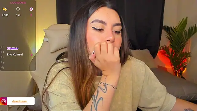 dakottaa  online show from March 25, 11:33 pm