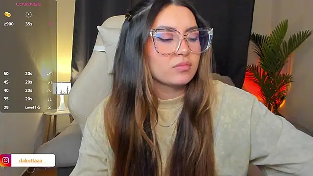 dakottaa  online show from April 14, 11:33 pm